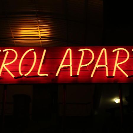 كمر Erol Apart المظهر الخارجي الصورة